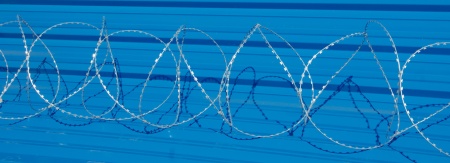 Спиральный барьер безопасности из армированной колючей ленты СББ АКЛ 500/50/3